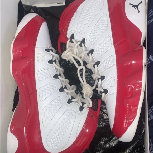 Retro 9 red gym - Picture 3 of 4